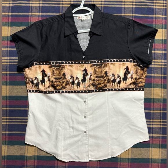 Cumberland Outfitters Black Beige and White Horse Print Short Sleeve Shirt - Picture 1 of 11